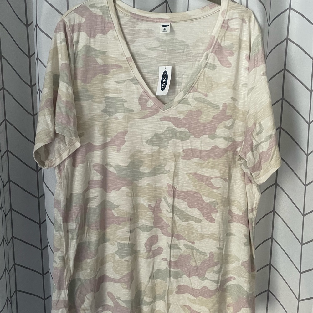 NWT Old Navy Luxe V-neck Pink Camo Shirt - XLT